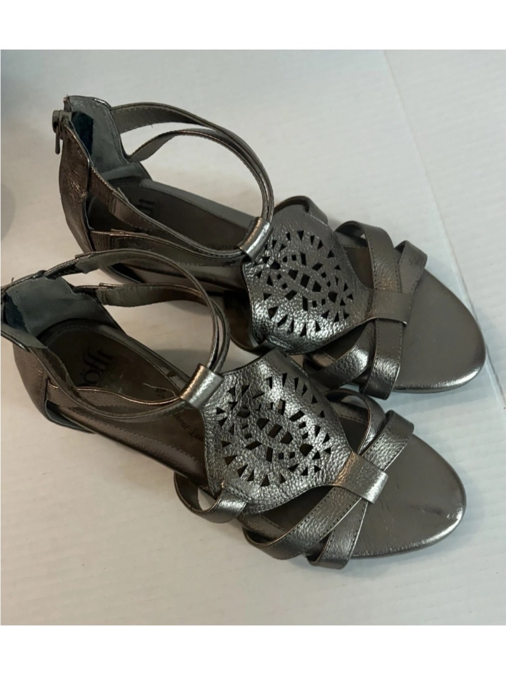 Sofft Innis Gladiator nickel colored women's wedge sandal size 8